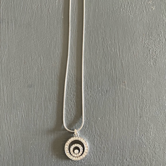 Silver thick chain necklace with cubic zirconia circular pendant - Picture 2 of 7